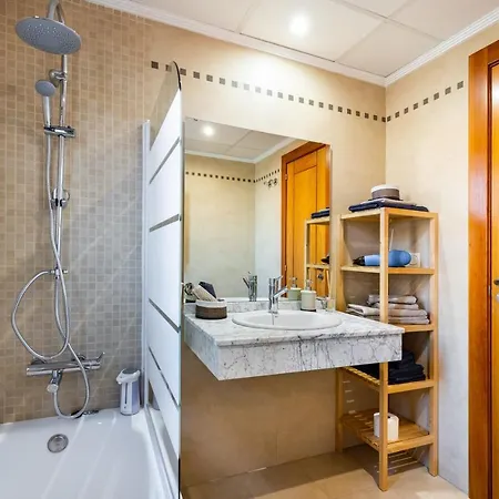 Apartamento Cris Ii,emir 1-piscina Gym&parking, Parque De Las Ciencias Apartamento *